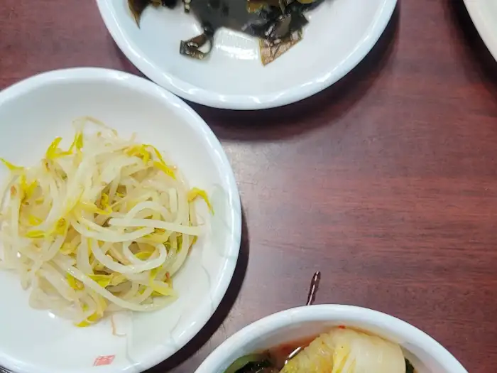 새콤한 맛의 콩나물 무침