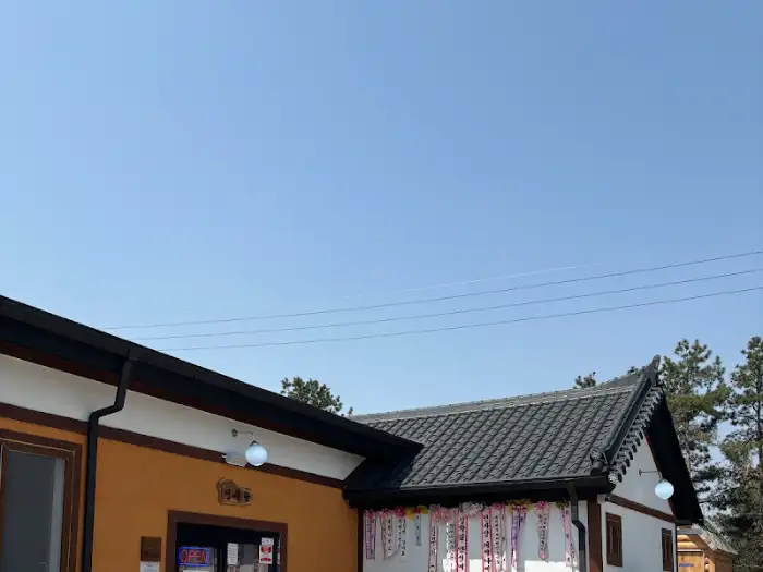 철원 연사랑의 전통적인 건물 외관