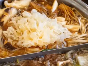 화순맛집, 점심시간 직장인도 반하는 푸짐한 염소탕 맛집 김이 모락모락 나는 염소탕 안의 푸짐한 재료들